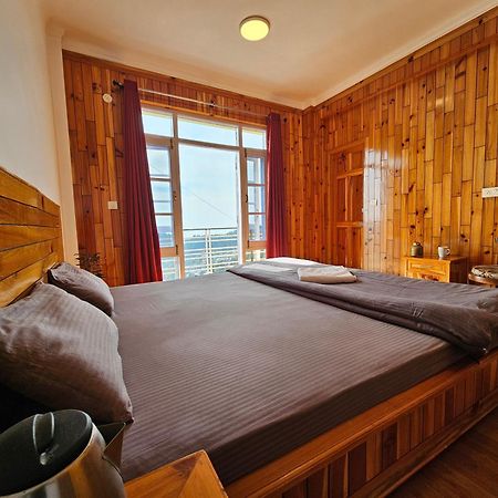 Young Monk Hostel & Cafe Dharamkot แมคลอยด์กันจ์ ภายนอก รูปภาพ