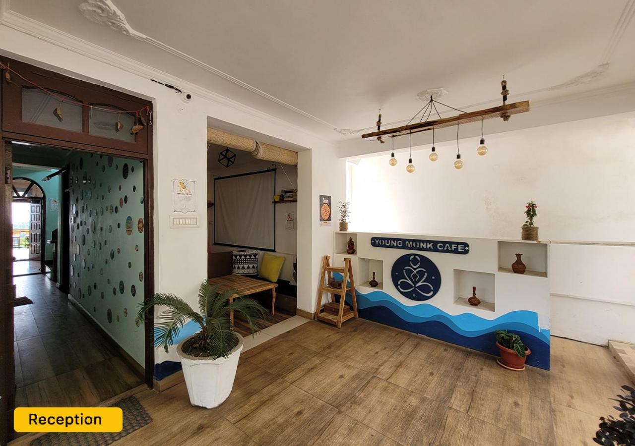 Young Monk Hostel & Cafe Dharamkot แมคลอยด์กันจ์ ภายนอก รูปภาพ