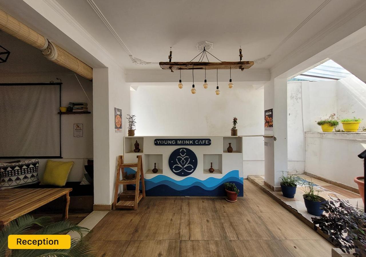 Young Monk Hostel & Cafe Dharamkot แมคลอยด์กันจ์ ภายนอก รูปภาพ